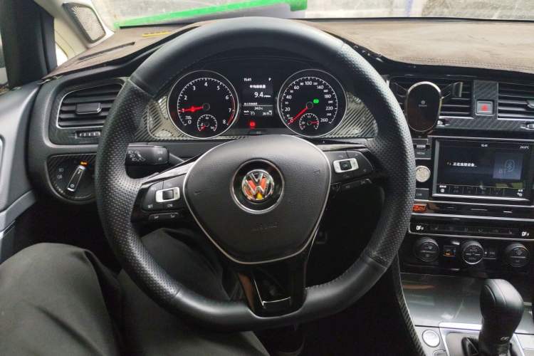 Used Volkswagen Golf 2018 230TSI Automatic Luxury Version Steering Wheel