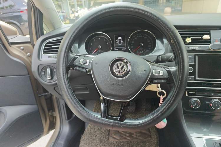 Used Volkswagen Golf 2018 230TSI Automatic Comfort Model Steering Wheel