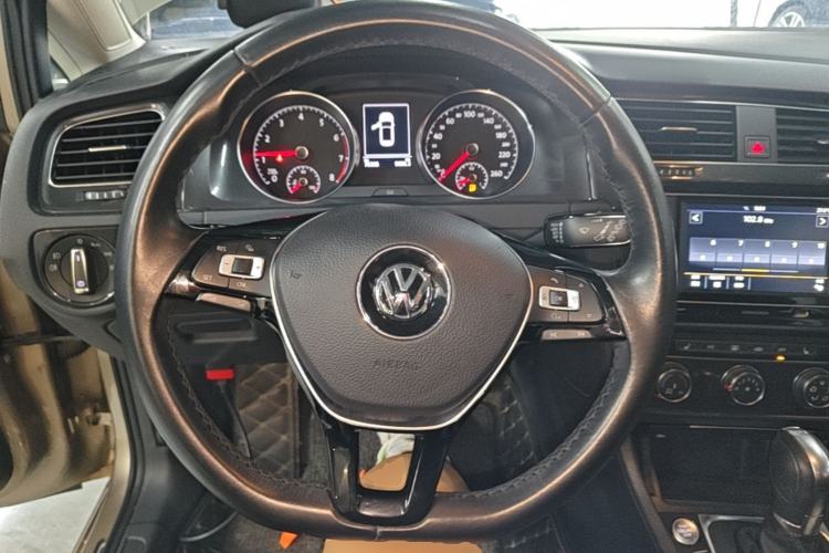 Used Volkswagen Golf 2018 230TSI Automatic Luxury Version Steering Wheel