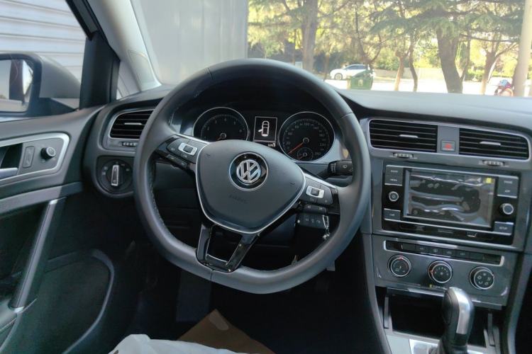 Used Volkswagen Golf 2018 230TSI Automatic Comfort Model Steering Wheel