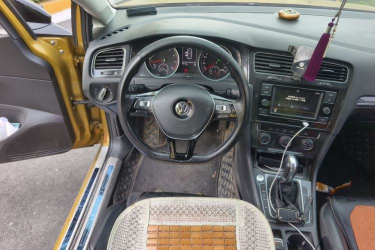 Used Volkswagen Golf 2018 230TSI Automatic Luxury Version Steering Wheel