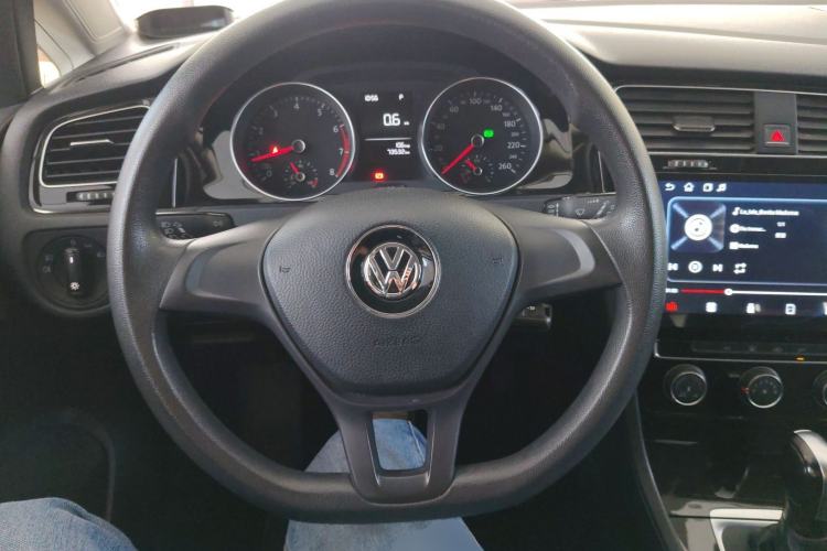 Used Volkswagen Golf 2018 1.6L Automatic Fashion Model Steering Wheel