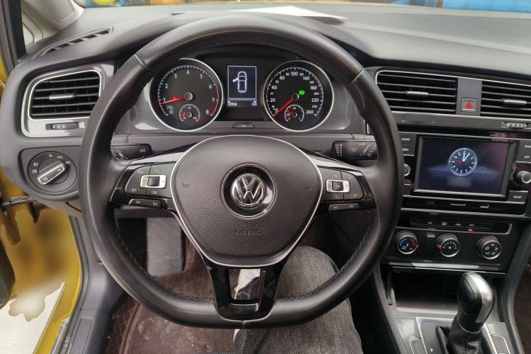 Used Volkswagen Golf 2018 230TSI Automatic Comfort Model Steering Wheel