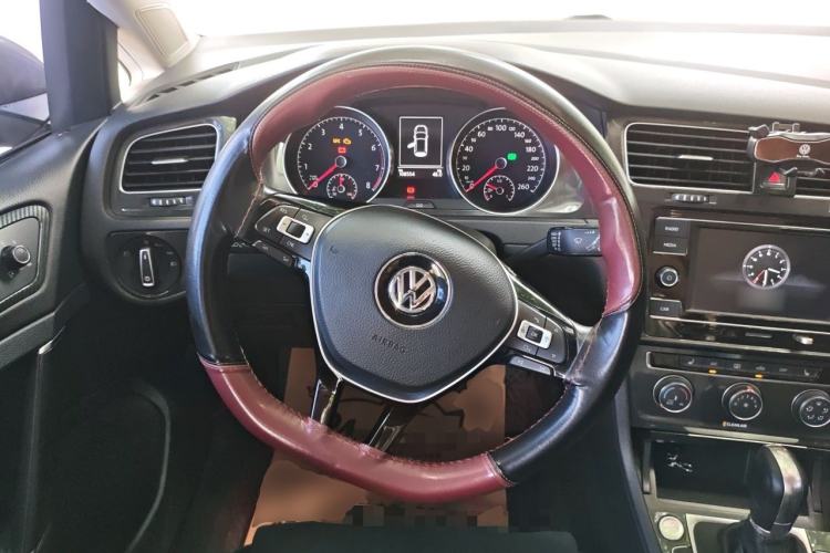 Used Volkswagen Golf 2018 230TSI Automatic Luxury Version Steering Wheel
