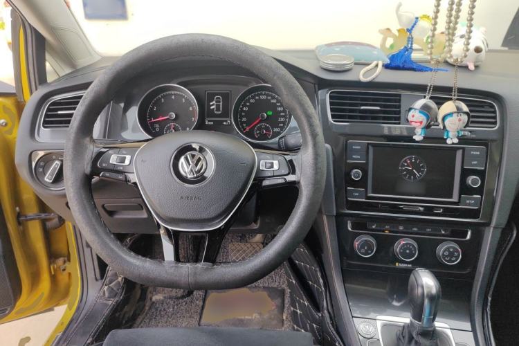 Used Volkswagen Golf 2018 230TSI Automatic Luxury Version Steering Wheel