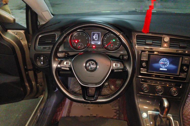 Used Volkswagen Golf 2018 230TSI Automatic Luxury Version Steering Wheel