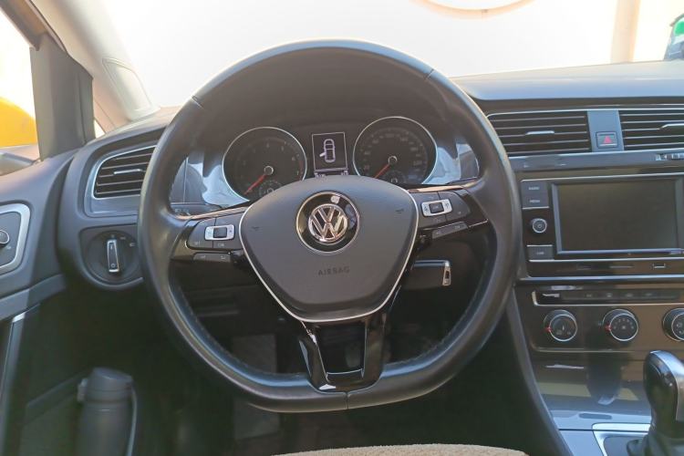 Used Volkswagen Golf 2018 1.6L Automatic Comfort Model Steering Wheel