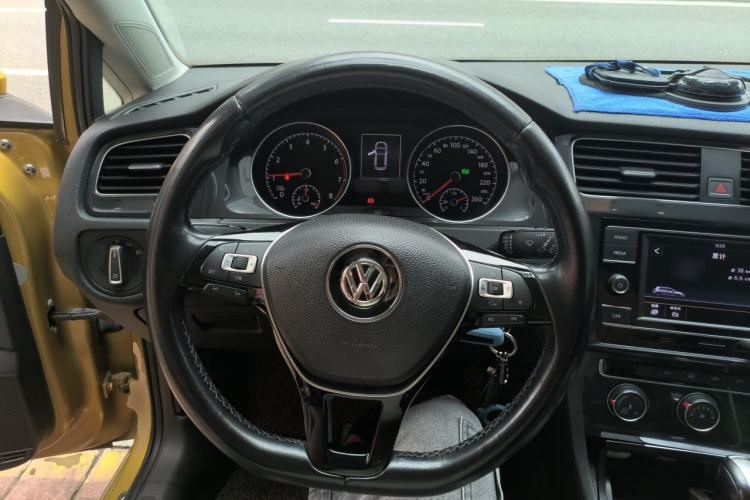 Used Volkswagen Golf 2018 230TSI Automatic Comfort Model Steering Wheel