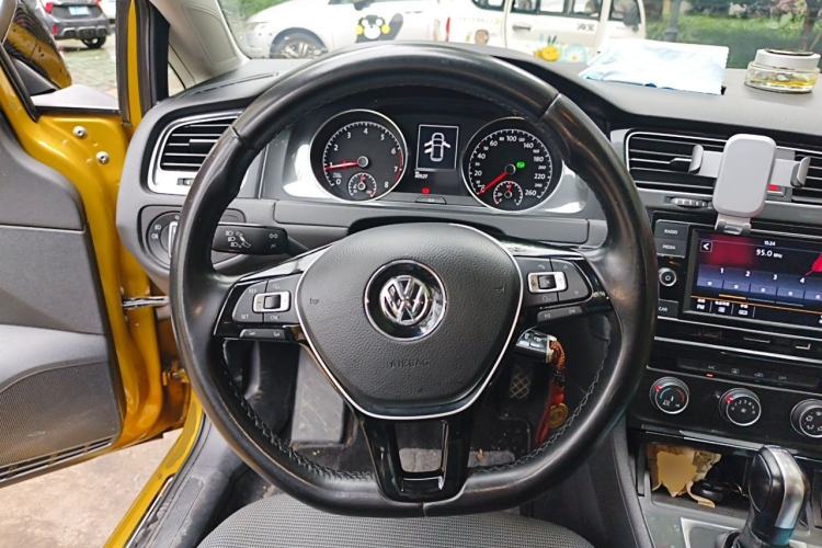 Used Volkswagen Golf 2018 230TSI Automatic Comfort Model Steering Wheel