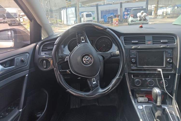 Used Volkswagen Golf 2018 230TSI Automatic Luxury Version Steering Wheel