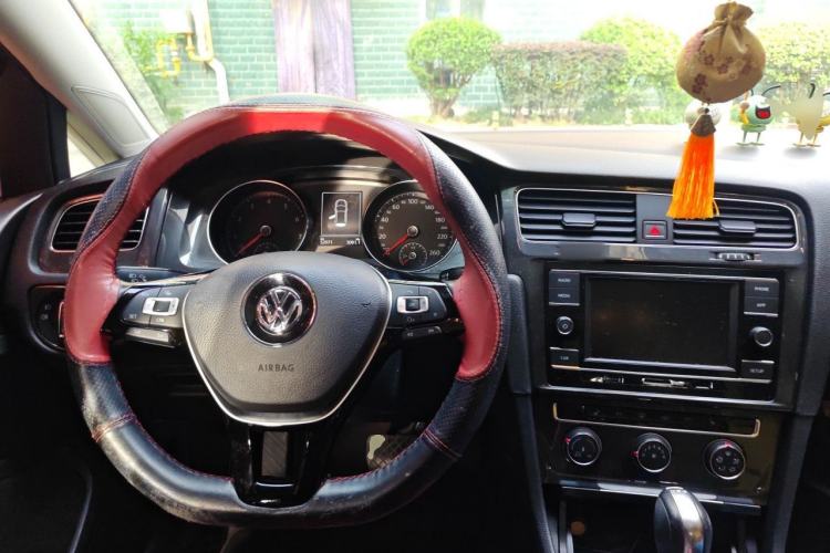 Used Volkswagen Golf 2018 230TSI Automatic Luxury Version Steering Wheel