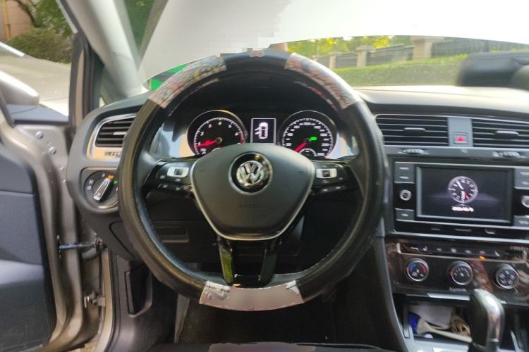 Used Volkswagen Golf 2018 230TSI Automatic Luxury Version Steering Wheel