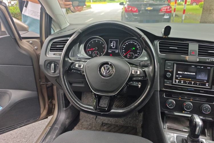 Used Volkswagen Golf 2018 230TSI Automatic Comfort Model Steering Wheel