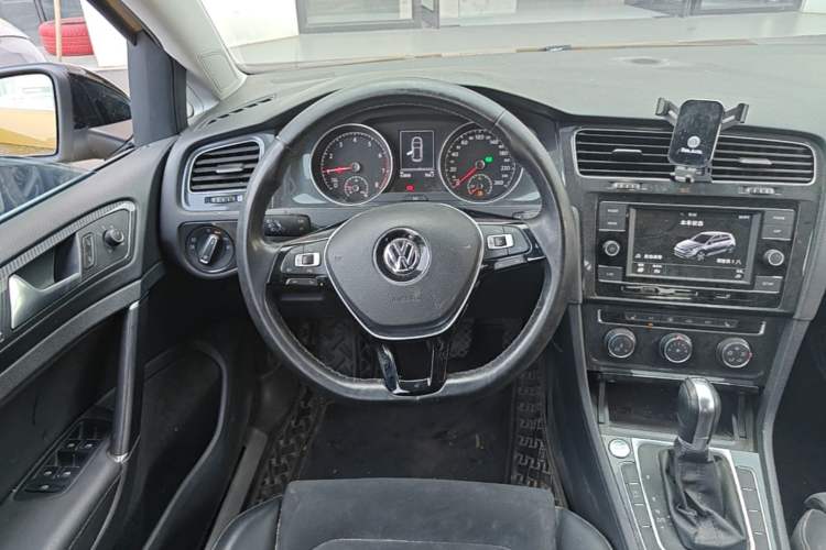 Used Volkswagen Golf 2018 230TSI Automatic Luxury Version Steering Wheel