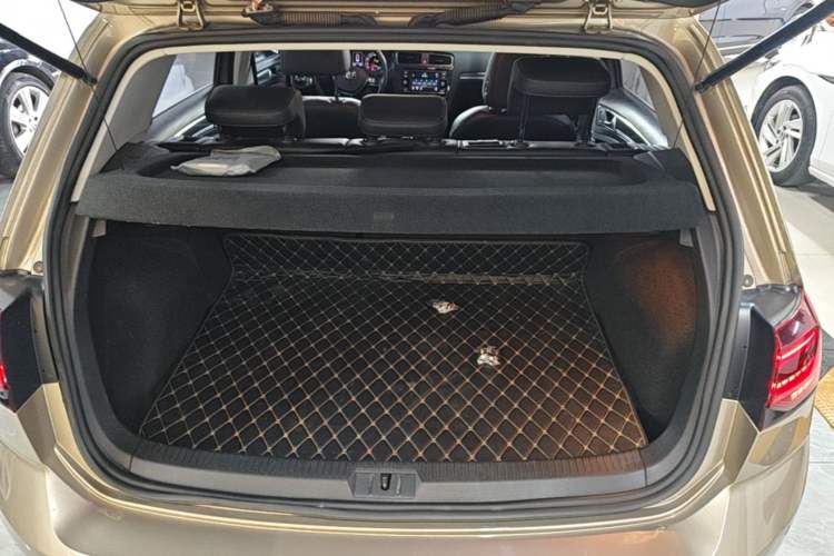 Used Volkswagen Golf 2018 230TSI Automatic Luxury Version Trunk