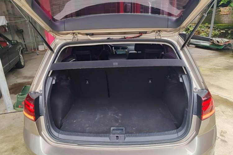 Used Volkswagen Golf 2018 1.6L Automatic Comfort Model Trunk