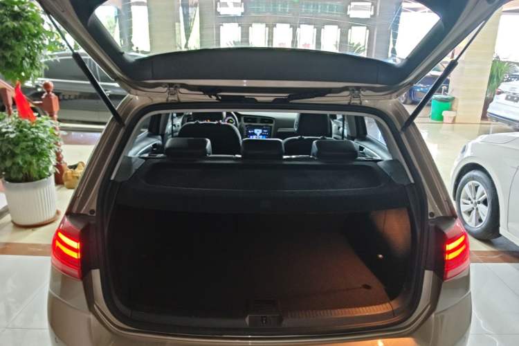 Used Volkswagen Golf 2018 1.6L Automatic Comfort Model Trunk