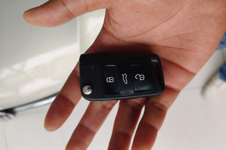 Used Volkswagen Golf 2018 1.6L Automatic Fashion Model Vehicle Key