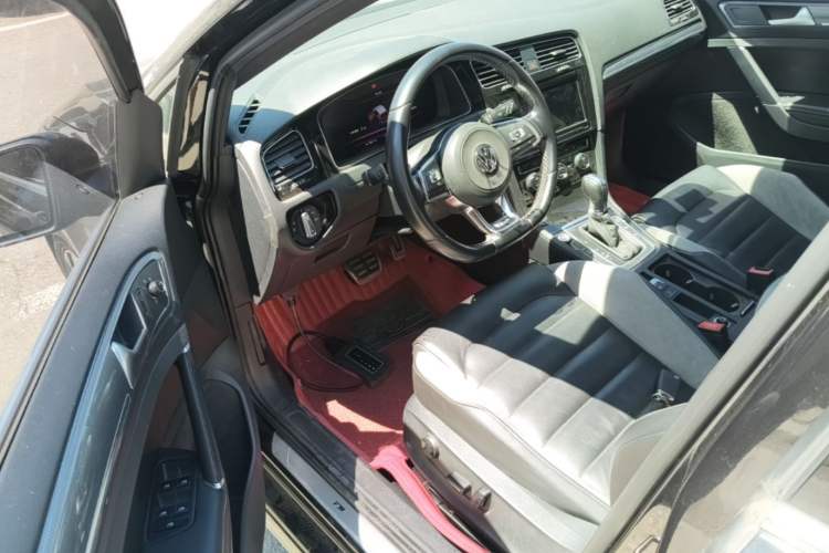 Used Volkswagen Golf 2019 280TSI DSG R-Line China VI Standard Driver Seat