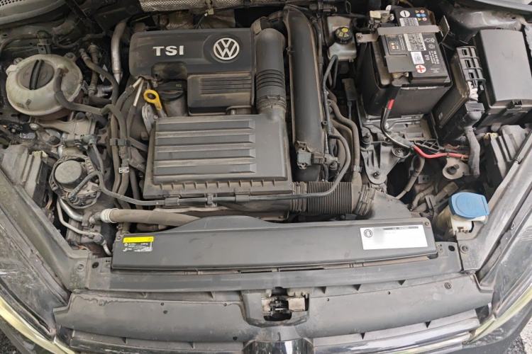 Used Volkswagen Golf 2019 280TSI DSG R-Line China VI Standard Engine Bay