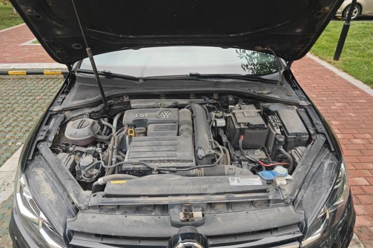 Used Volkswagen Golf 2019 280TSI DSG R-Line China VI Standard Engine Bay