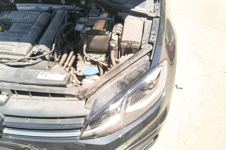 Used Volkswagen Golf 2019 280TSI DSG R-Line China VI Standard Engine Bay Left