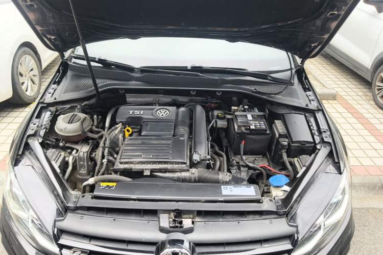 Used Volkswagen Golf 2019 280TSI DSG R-Line Model China V Standard Engine Bay