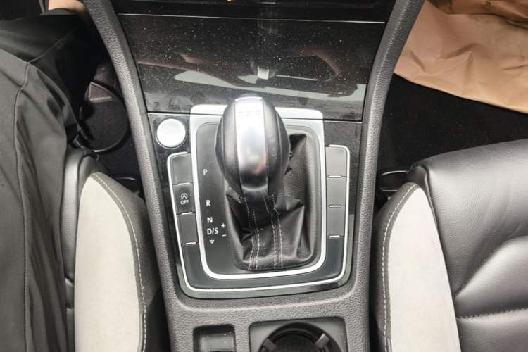 Used Volkswagen Golf 2019 280TSI DSG R-Line Model China V Standard Gear Lever
