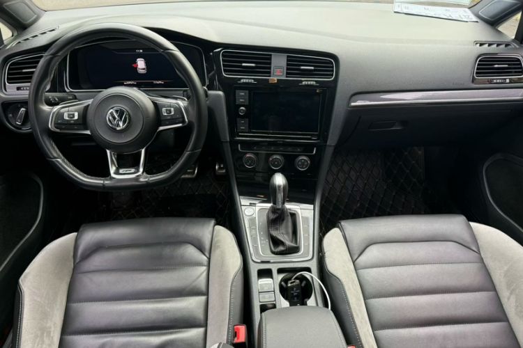 Used Volkswagen Golf 2019 280TSI DSG R-Line China VI Standard Interior 1