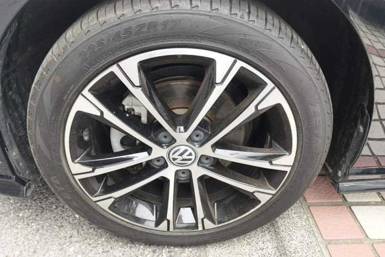 Used Volkswagen Golf 2019 280TSI DSG R-Line Model China V Standard Left Front Wheel Hub