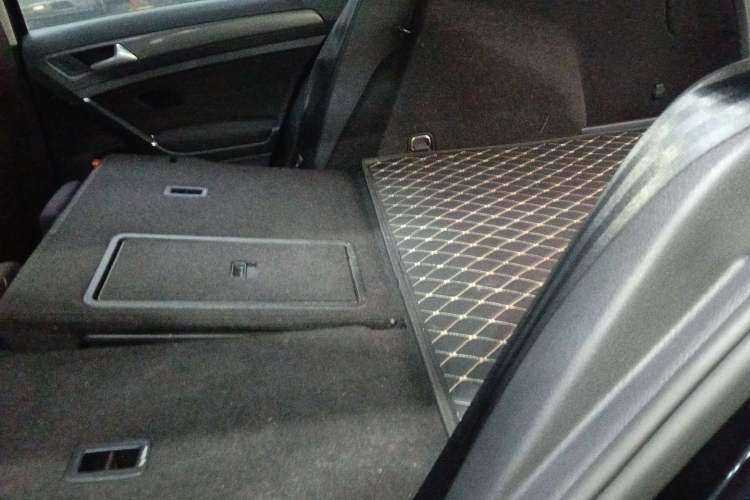Used Volkswagen Golf 2019 1.8TSI Travel Edition Left Rear Seat