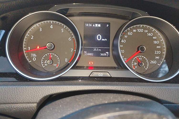 Used Volkswagen Golf 2019 280TSI DSG R-Line Model China V Standard Odometer Close Up