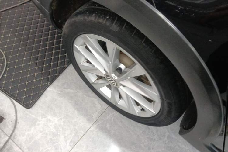 Used Volkswagen Golf 2019 1.8TSI Travel Edition Right Rear Wheel Hub