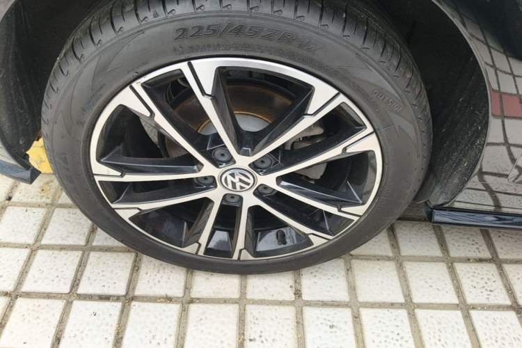 Used Volkswagen Golf 2019 280TSI DSG R-Line Model China V Standard Right Rear Wheel Hub