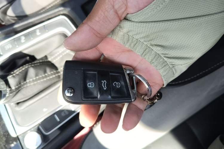 Used Volkswagen Golf 2019 280TSI DSG R-Line China VI Standard Vehicle Key
