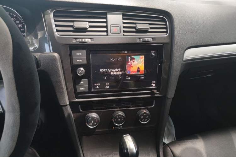 Used Volkswagen Golf 2019 200TSI DSG Comfort & Ambition Edition China VI Standard Audio And AC Panel