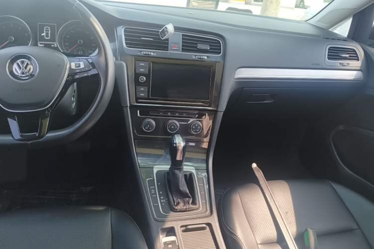 Used Volkswagen Golf 2019 200TSI DSG Comfort & Ambition Edition China VI Standard Audio And AC Panel