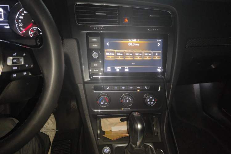 Used Volkswagen Golf 2019 280TSI DSG Luxury Version China VI Standard Audio And AC Panel