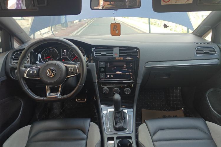 Used Volkswagen Golf 2019 280TSI DSG R-Line Model China V Standard Center Console