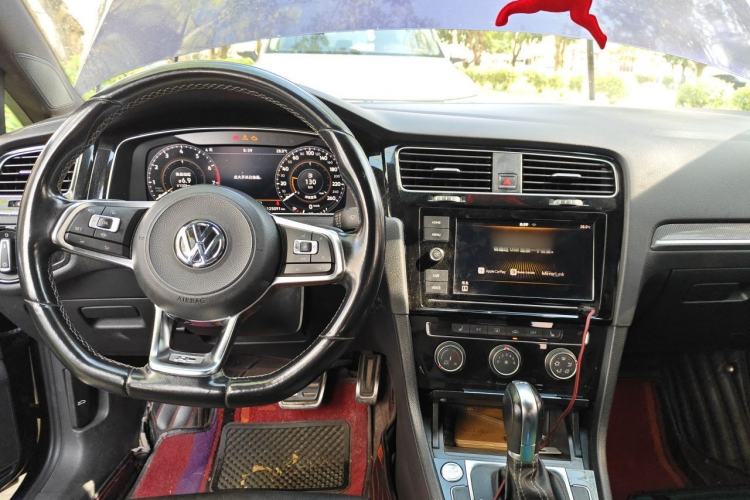 Used Volkswagen Golf 2019 280TSI DSG R-Line China VI Standard Center Console