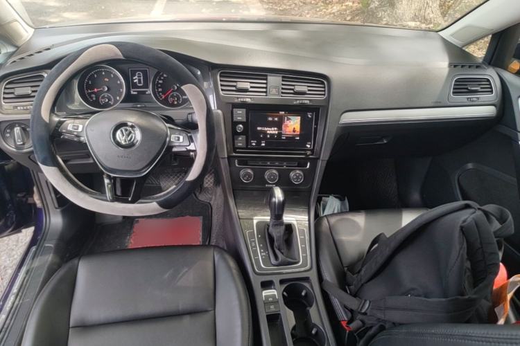 Used Volkswagen Golf 2019 200TSI DSG Comfort & Ambition Edition China VI Standard Center Console