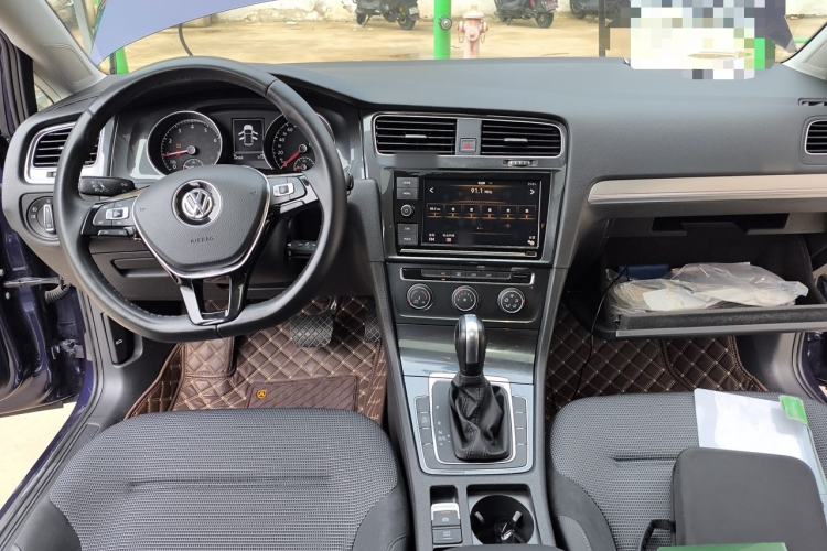 Used Volkswagen Golf 2019 280TSI DSG Comfort Version China VI Standard Center Console