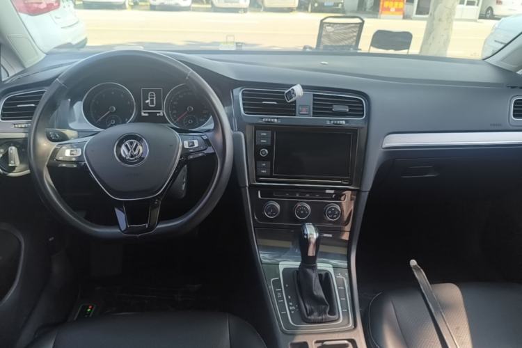 Used Volkswagen Golf 2019 200TSI DSG Comfort & Ambition Edition China VI Standard Center Console