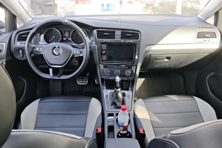 Used Volkswagen Golf 2019 280TSI DSG Comfort Version China VI Standard Center Console