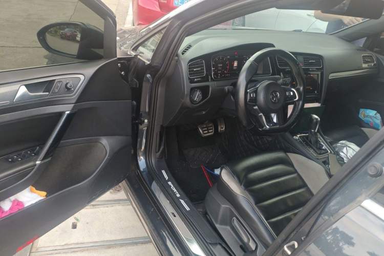 Used Volkswagen Golf 2019 280TSI DSG R-Line China VI Standard Driver Seat