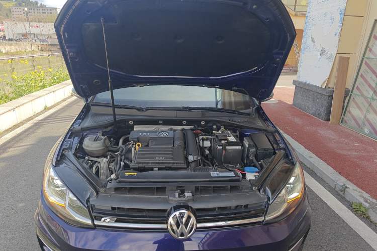 Used Volkswagen Golf 2019 280TSI DSG R-Line Model China V Standard Engine Bay