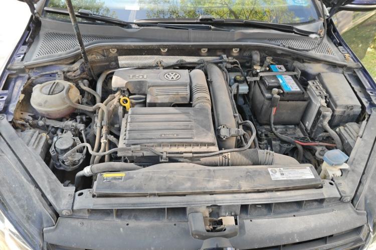 Used Volkswagen Golf 2019 280TSI DSG R-Line China VI Standard Engine Bay