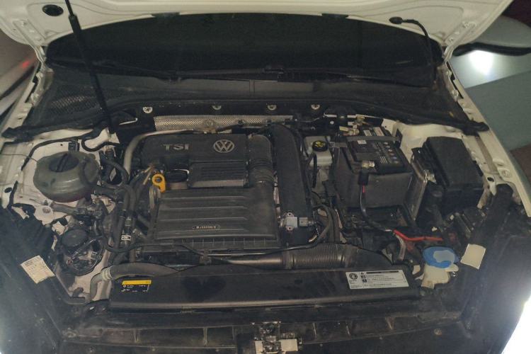 Used Volkswagen Golf 2019 280TSI DSG R-Line China VI Standard Engine Bay