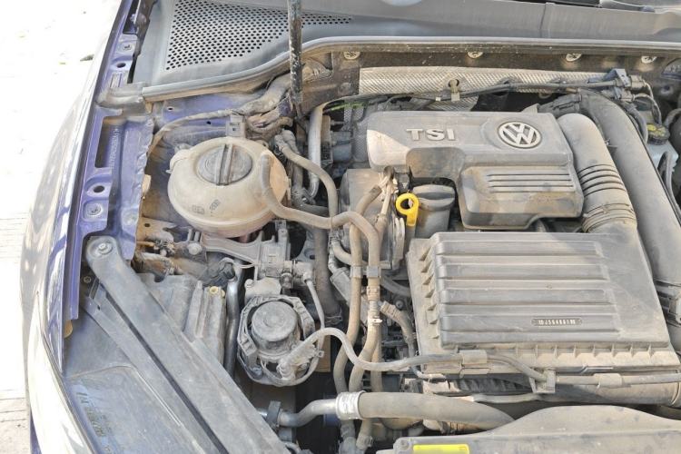 Used Volkswagen Golf 2019 280TSI DSG R-Line China VI Standard Engine Bay Right