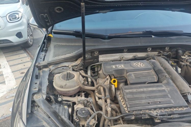 Used Volkswagen Golf 2019 280TSI DSG R-Line China VI Standard Engine Bay Right